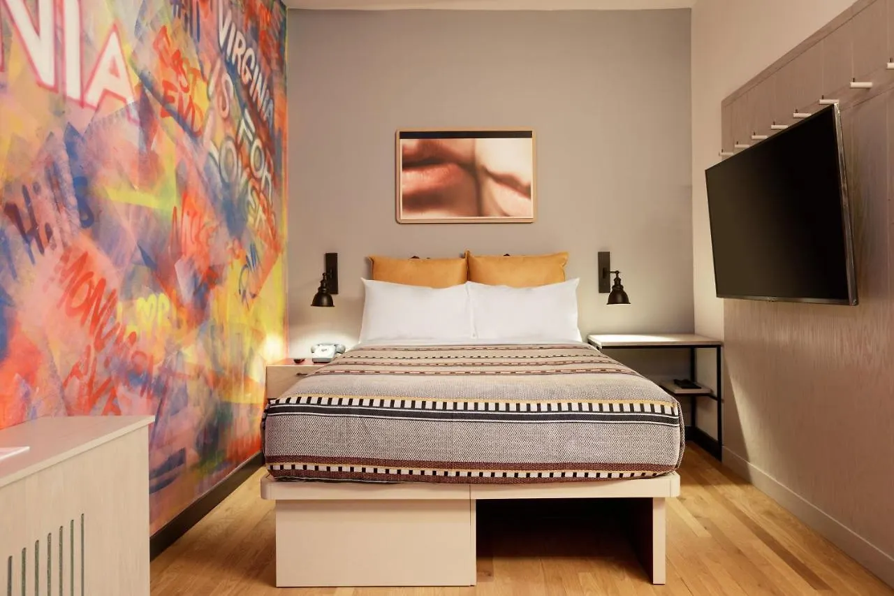 Moxy Richmond Downtown Hotel 0*,